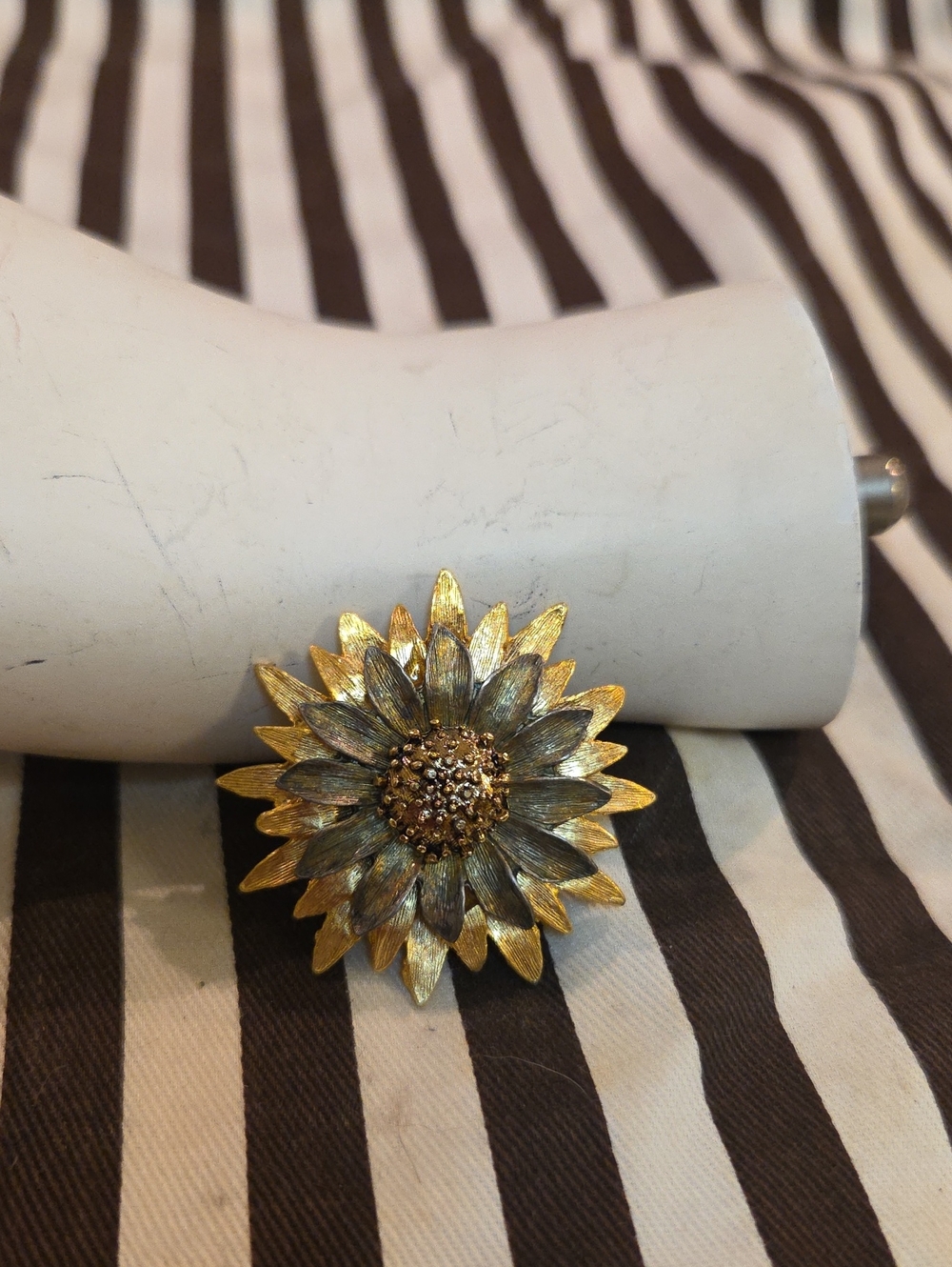 Vintage Mid-Century Two Tone Sunflower Brooch Layered Textured Gold Silver Pin.